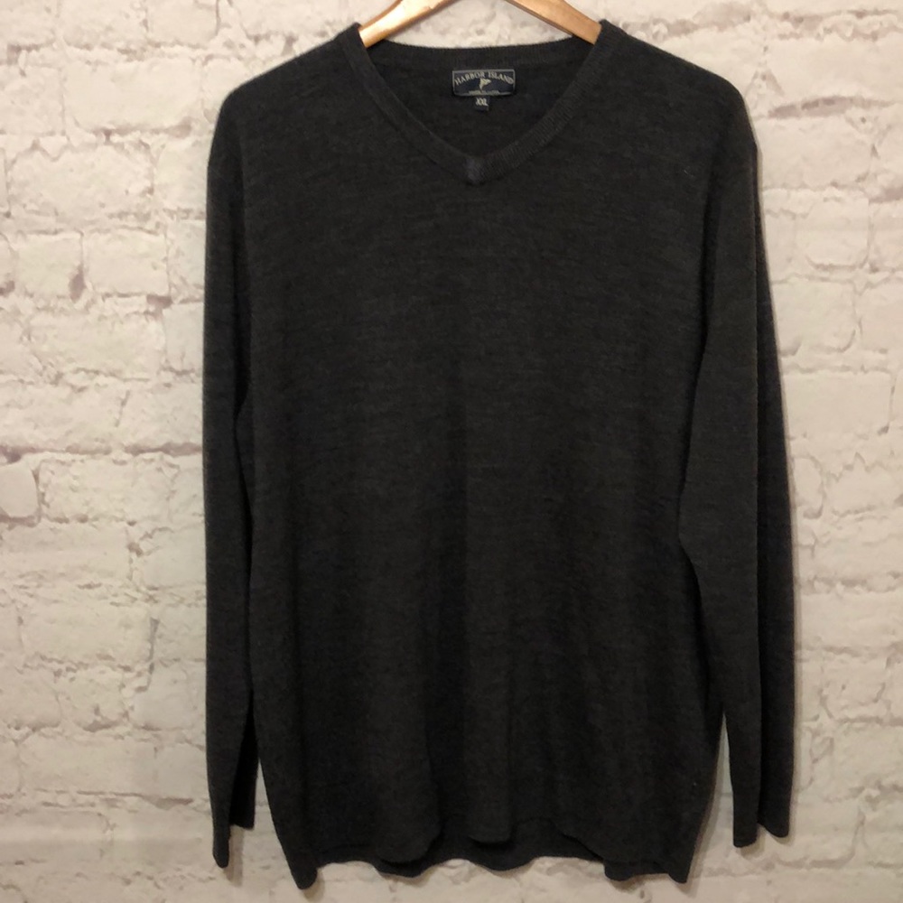 HARBOR ISLAND GRAY V-NECK PULLOVER SWEATER